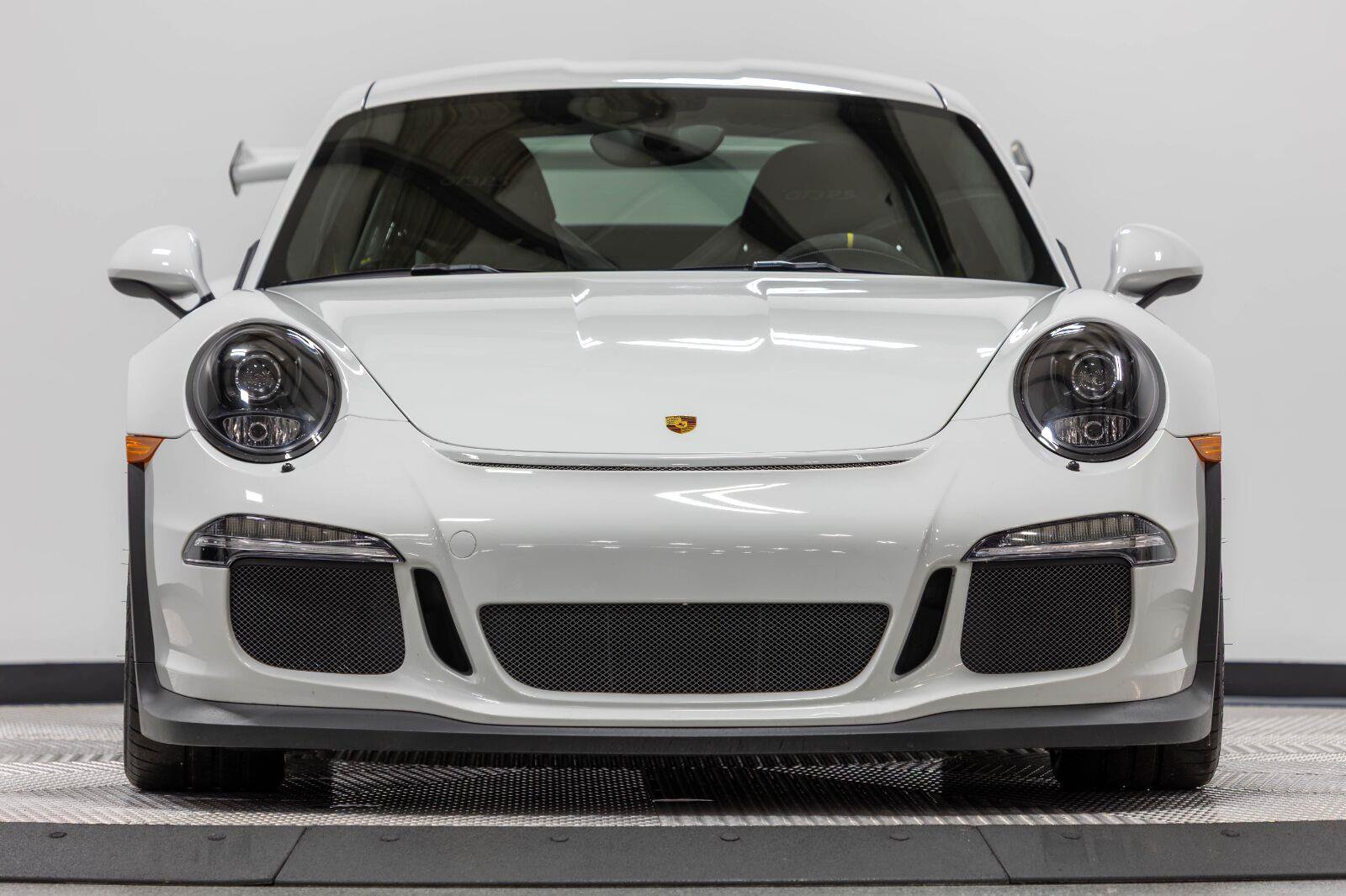 Used 2016 Porsche 911 GT3 RS RWD image 5