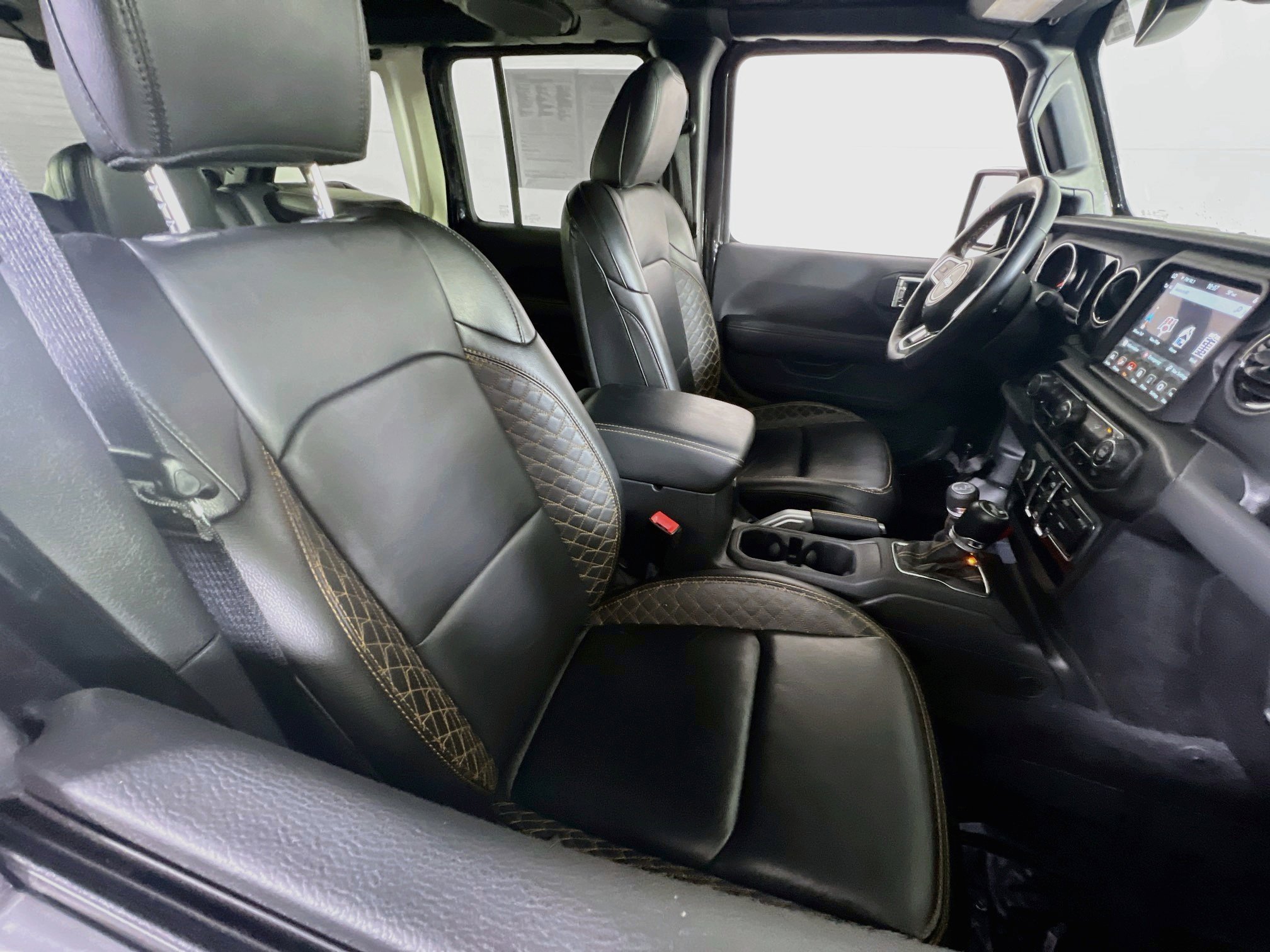 Used 2020 Jeep Wrangler Unlimited Sahara AWD/4WD image 27