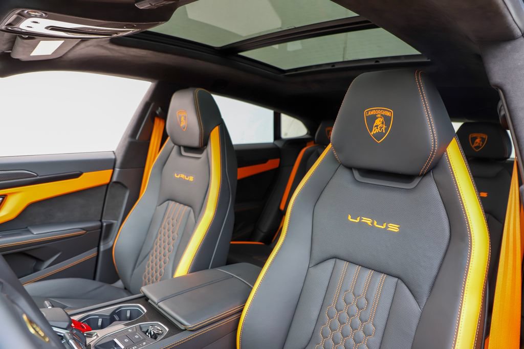 Used 2024 Lamborghini Urus S AWD/4WD image 2