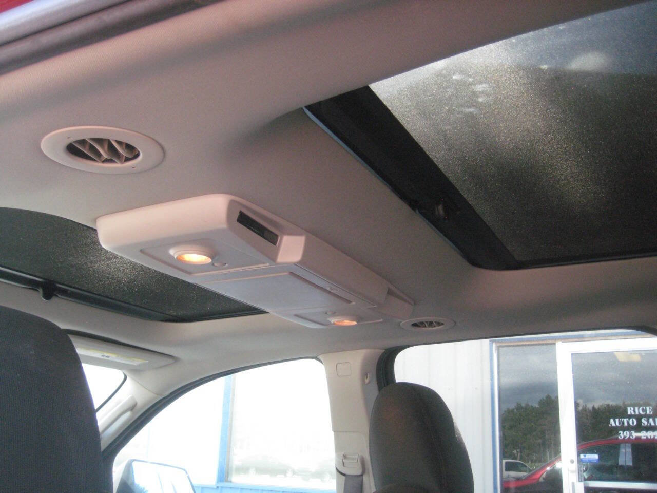 Used 2010 GMC Acadia SLE image 15