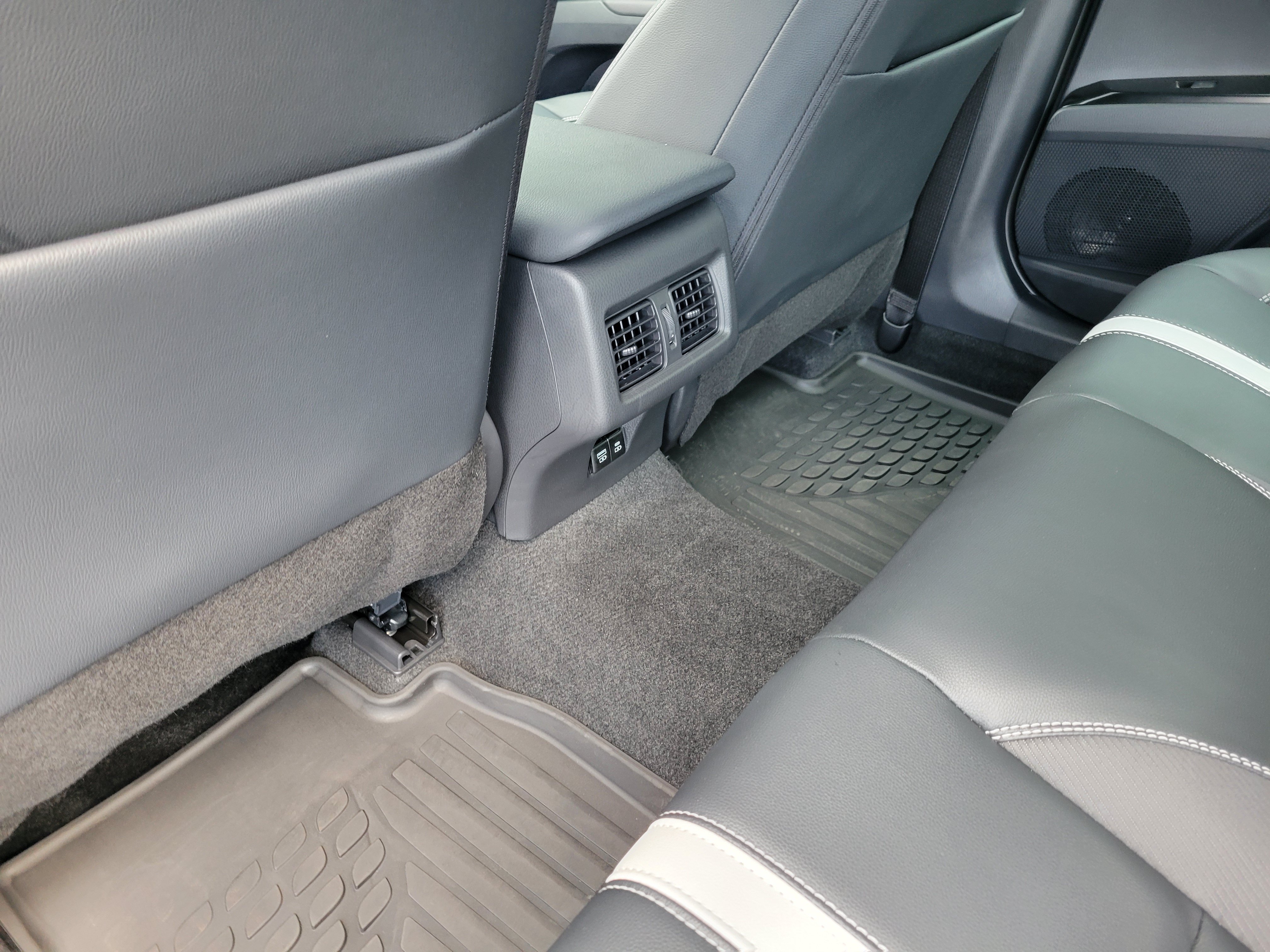 Used 2026 Toyota Camry SE FWD image 32