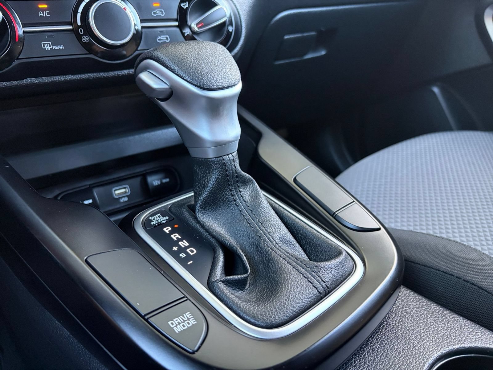 Used 2025 Kia Soul LX w/ LX Technology Package FWD image 39