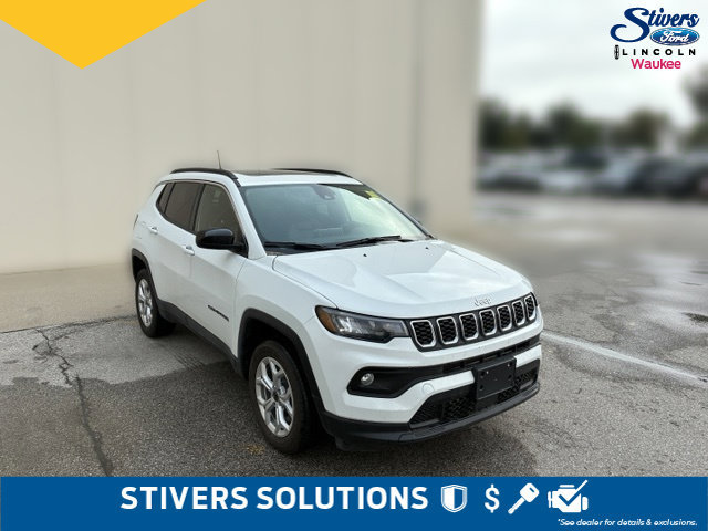 Used 2025 Jeep Compass Latitude w/ Sun & Sound Group AWD/4WD image 3