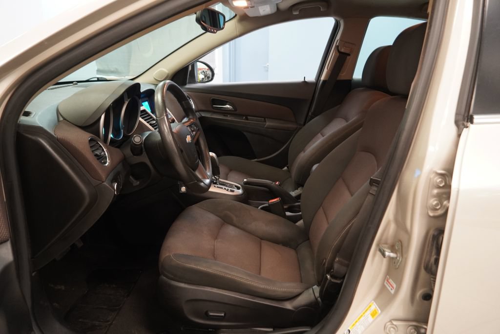 Used 2015 Chevrolet Cruze LT FWD image 5