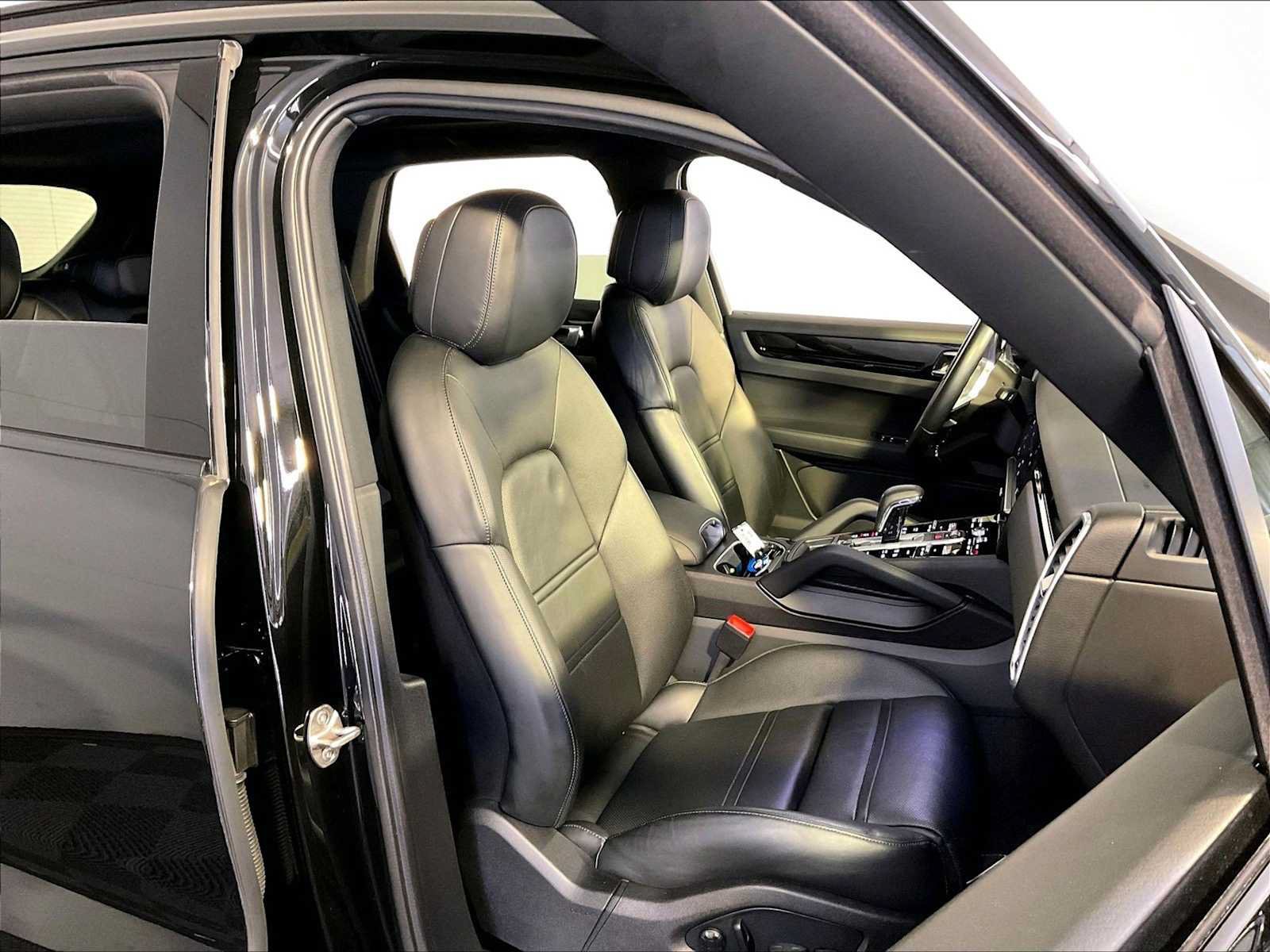 Certified 2023 Porsche Cayenne AWD/4WD image 18