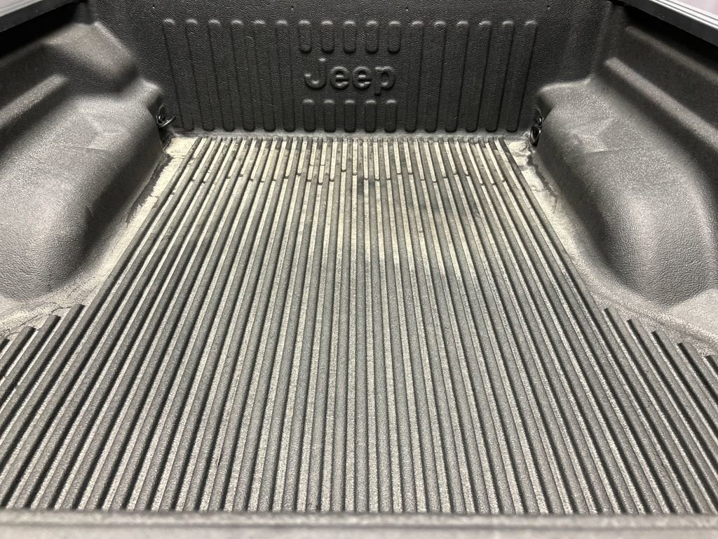 Used 2022 Jeep Gladiator Willys image 24