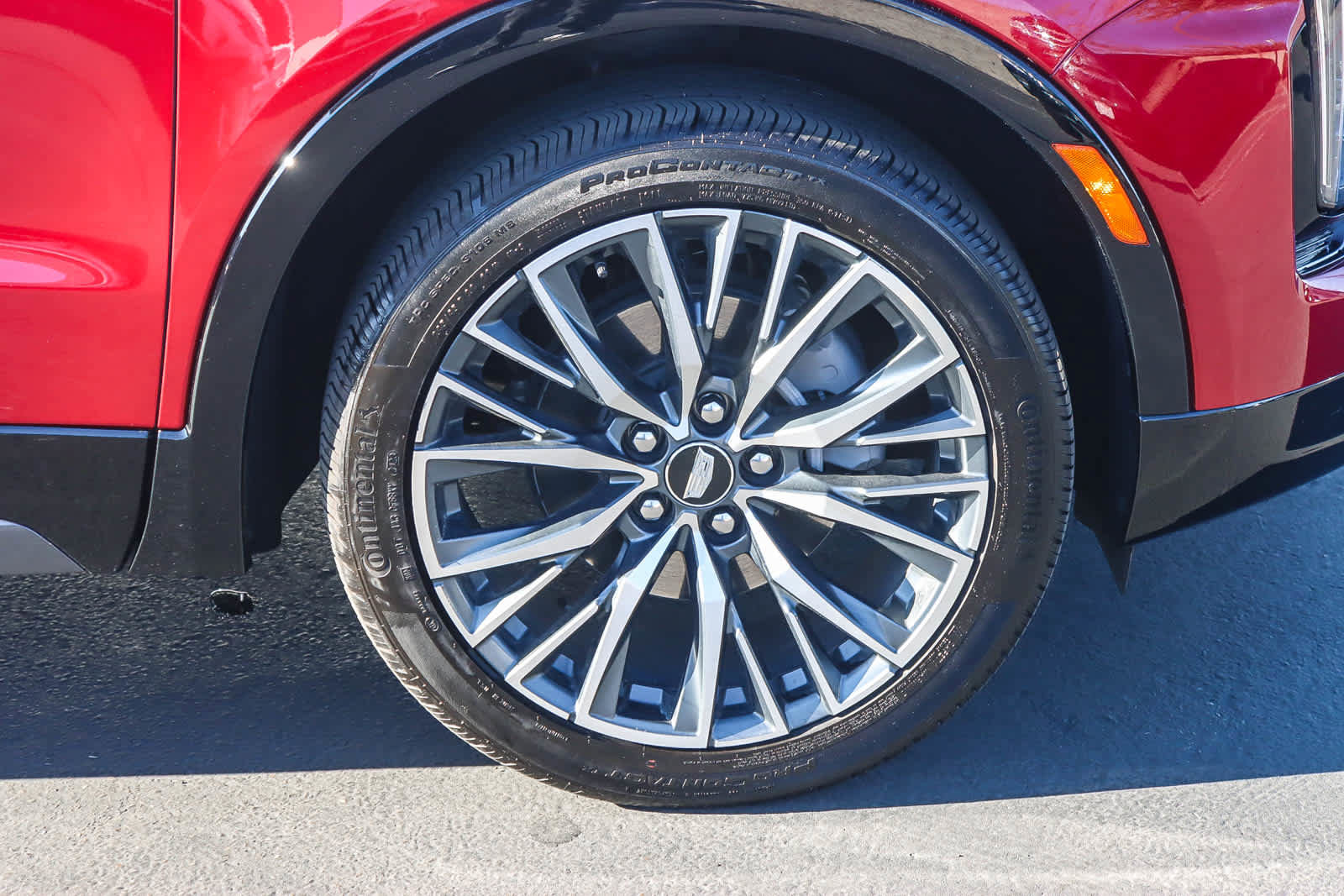 Used 2024 Cadillac XT4 Sport w/ Technology Package image 9