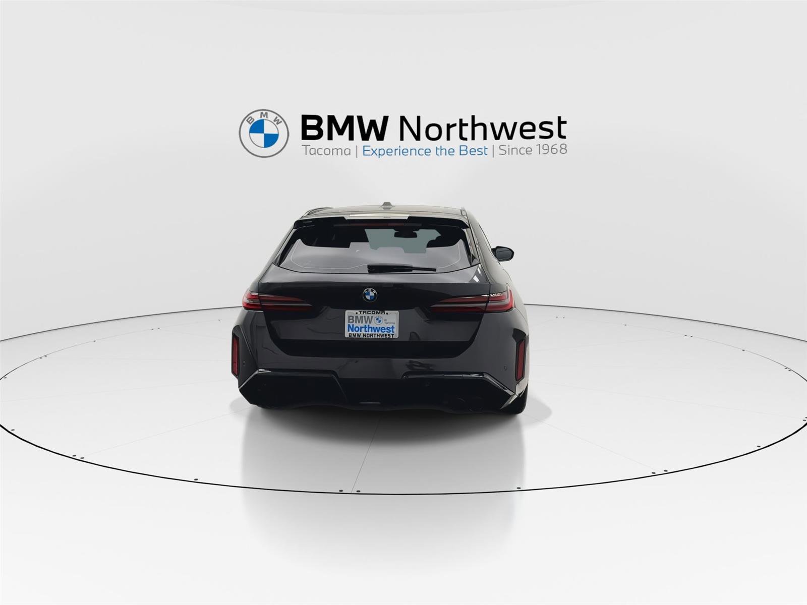 Used 2025 BMW M5 Touring image 2
