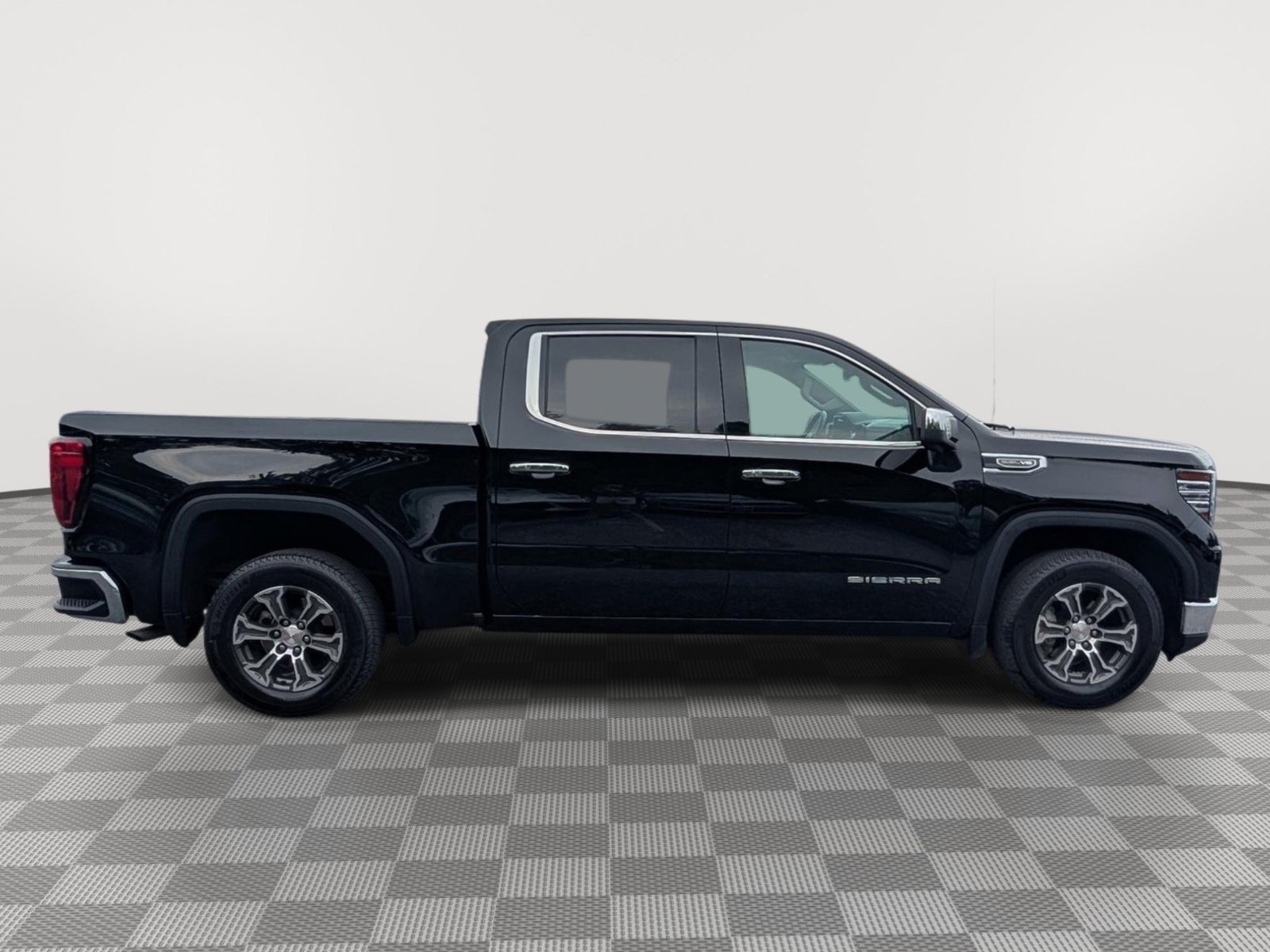 Used 2025 GMC Sierra 1500 SLT RWD image 6