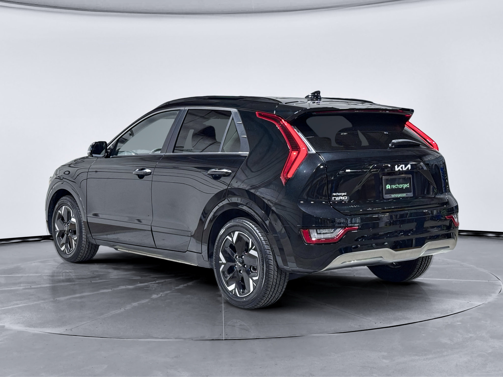 Used 2023 Kia Niro Wave w/ Wave Preserve Package FWD image 2