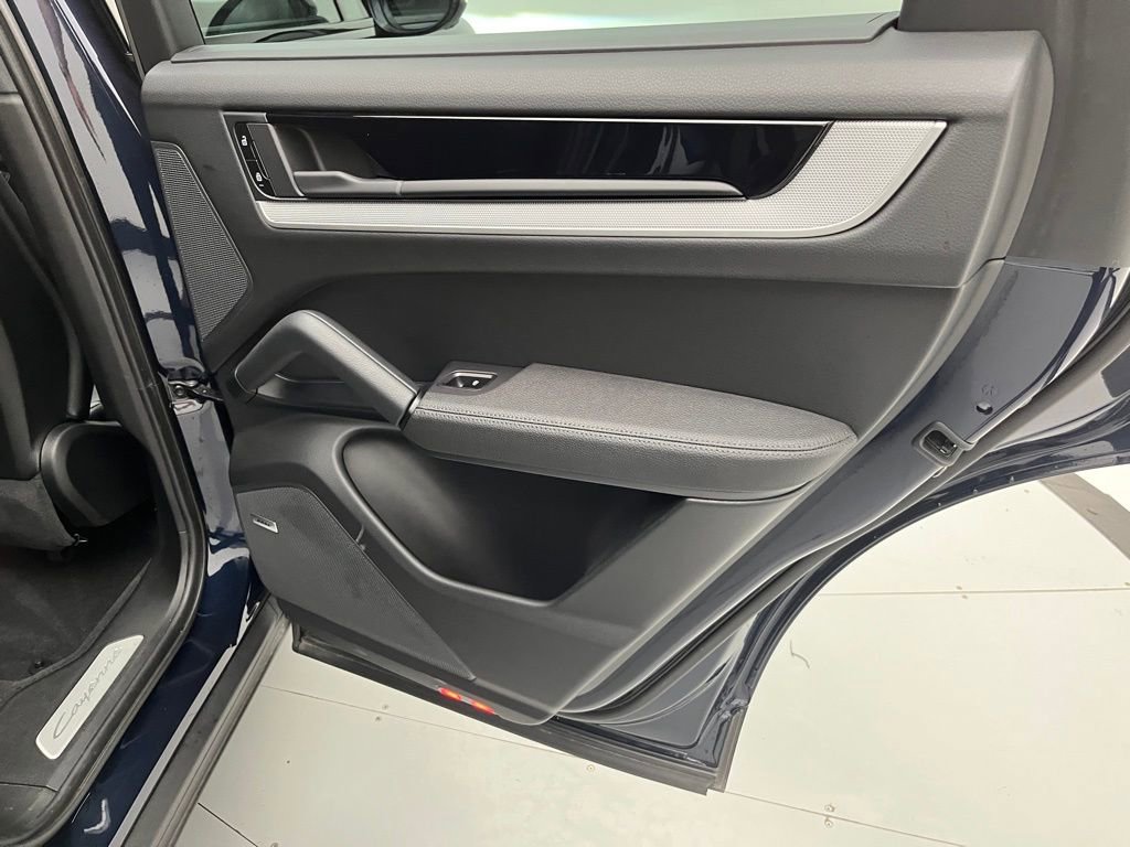 Used 2025 Porsche Cayenne image 32