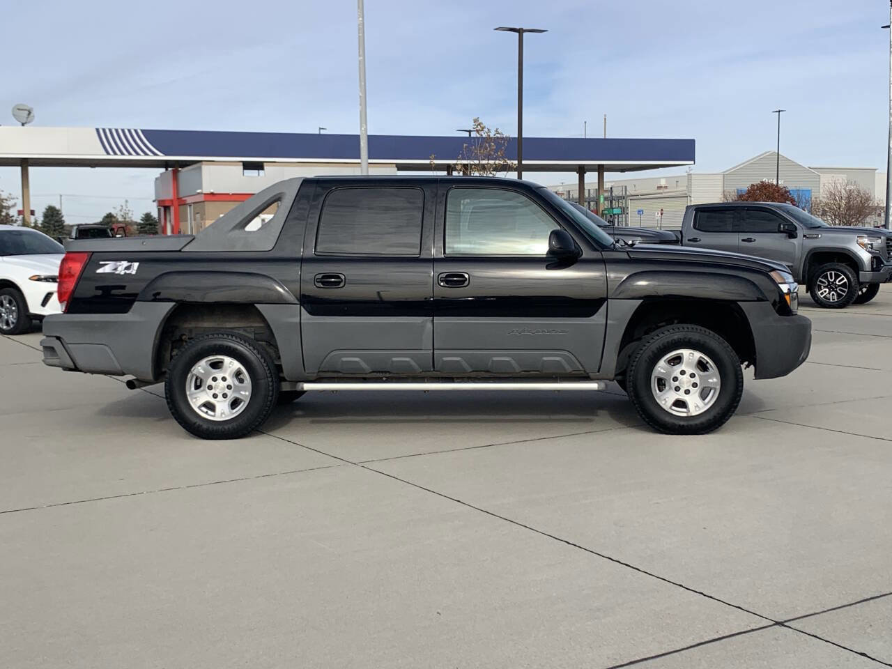 Used 2002 Chevrolet Avalanche 4x4 w/ Off-Road Suspension Pkg image 3
