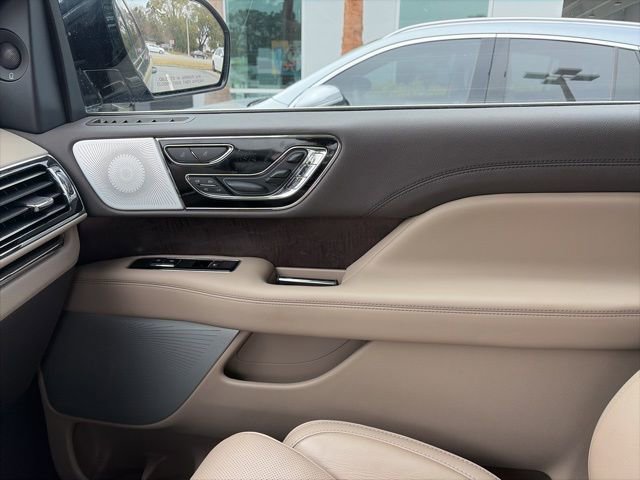Used 2023 Lincoln Navigator Reserve image 9