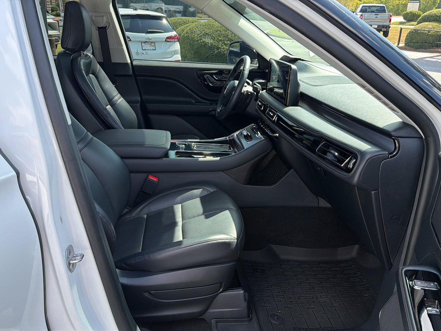 Used 2026 Lincoln Aviator AWD image 15
