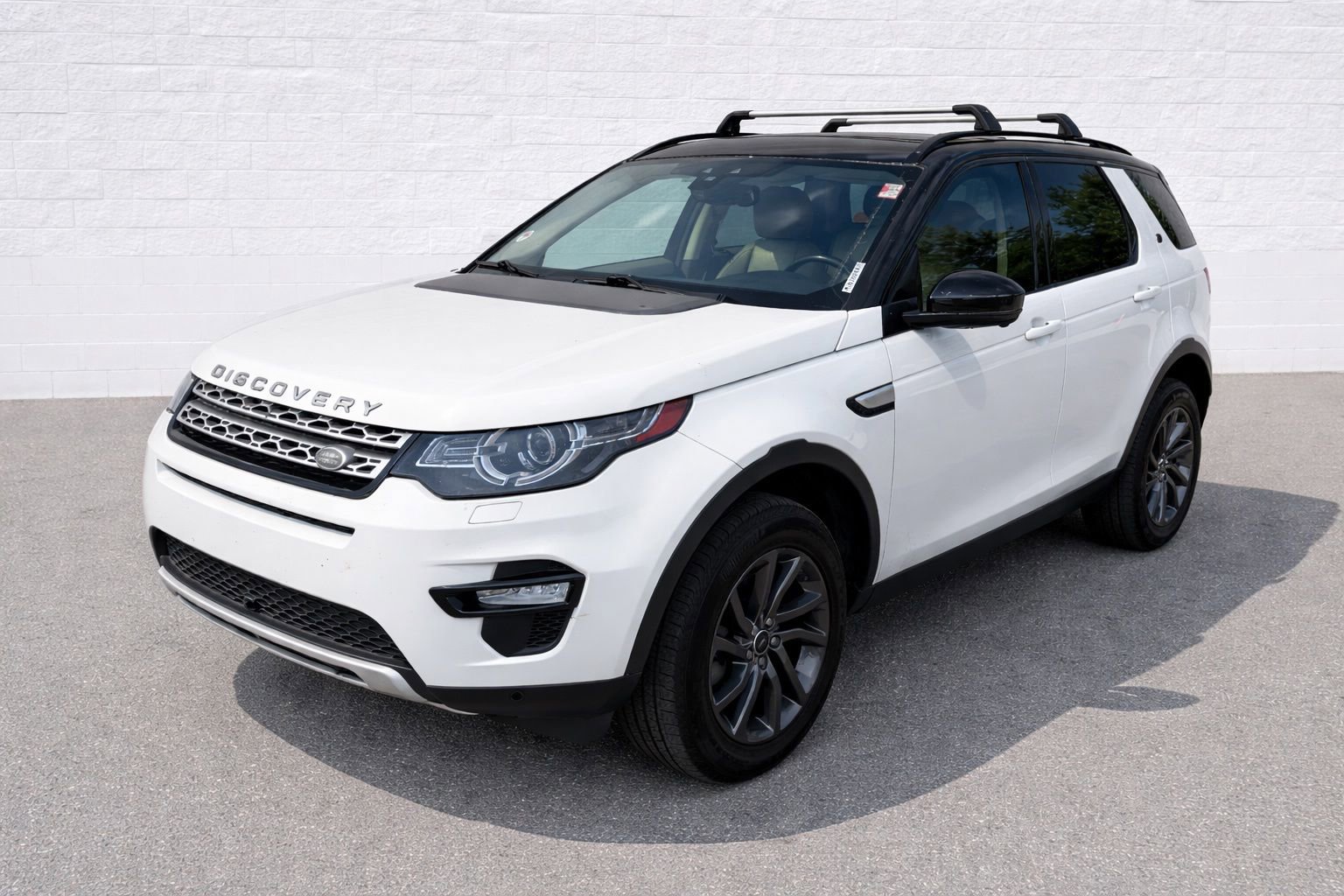 Used 2017 Land Rover Discovery Sport HSE image 1