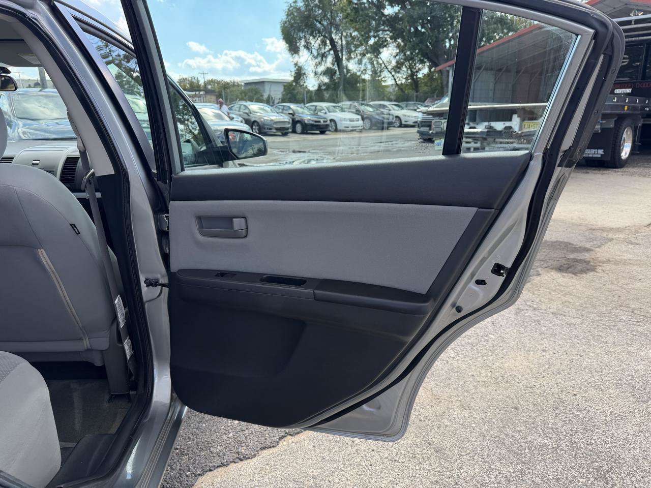 Used 2011 Nissan Sentra 2.0 FWD image 17