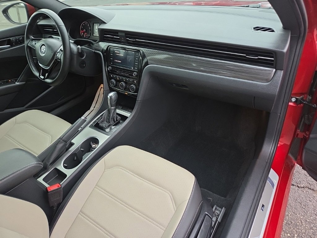 Used 2021 Volkswagen Passat 2.0T R-Line image 22