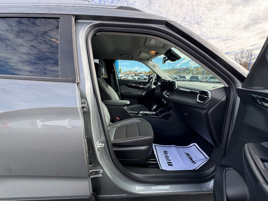 Used 2024 Chevrolet TrailBlazer LT w/ Convenience Package image 14