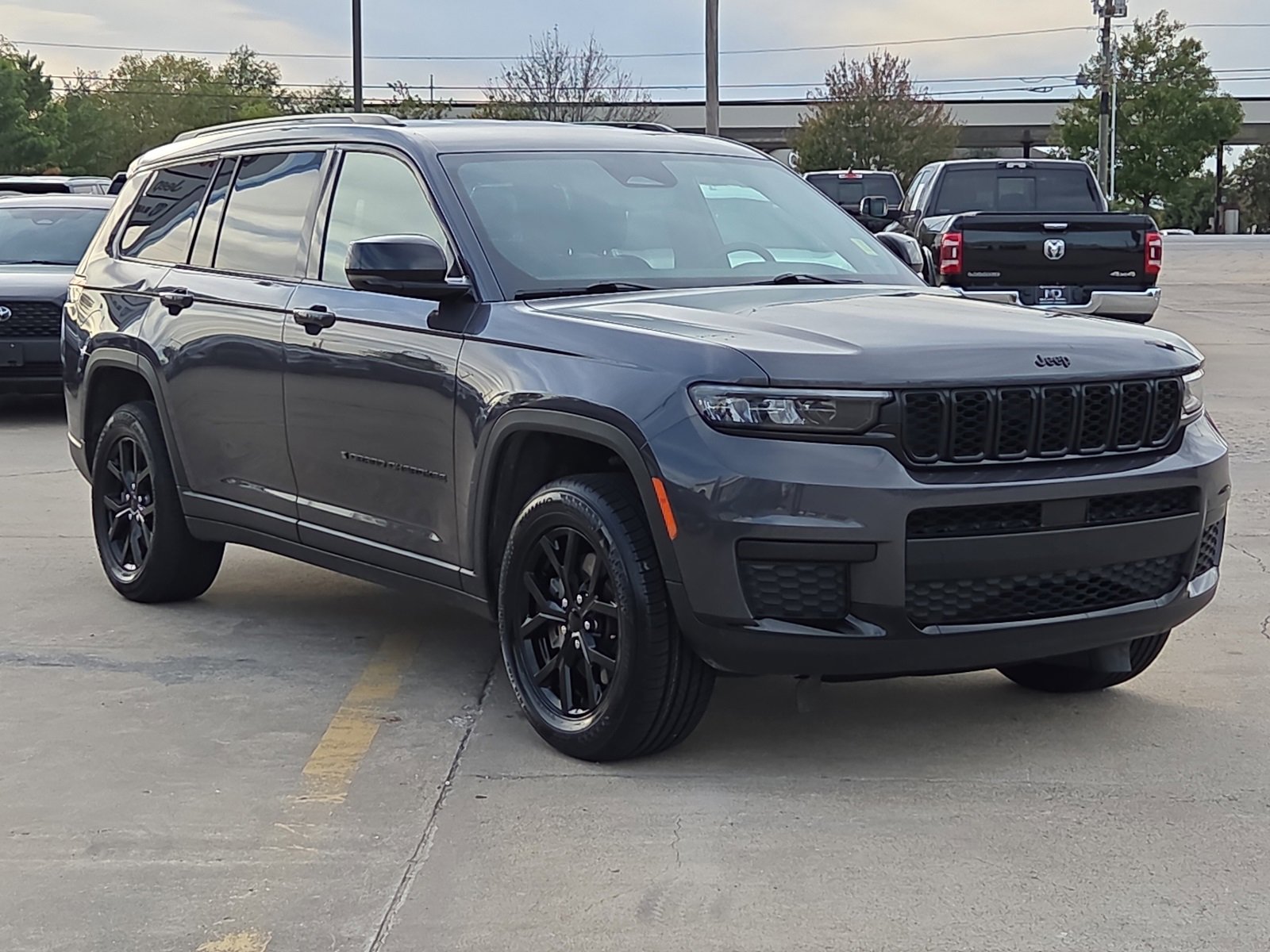 Used 2024 Jeep Grand Cherokee L Laredo