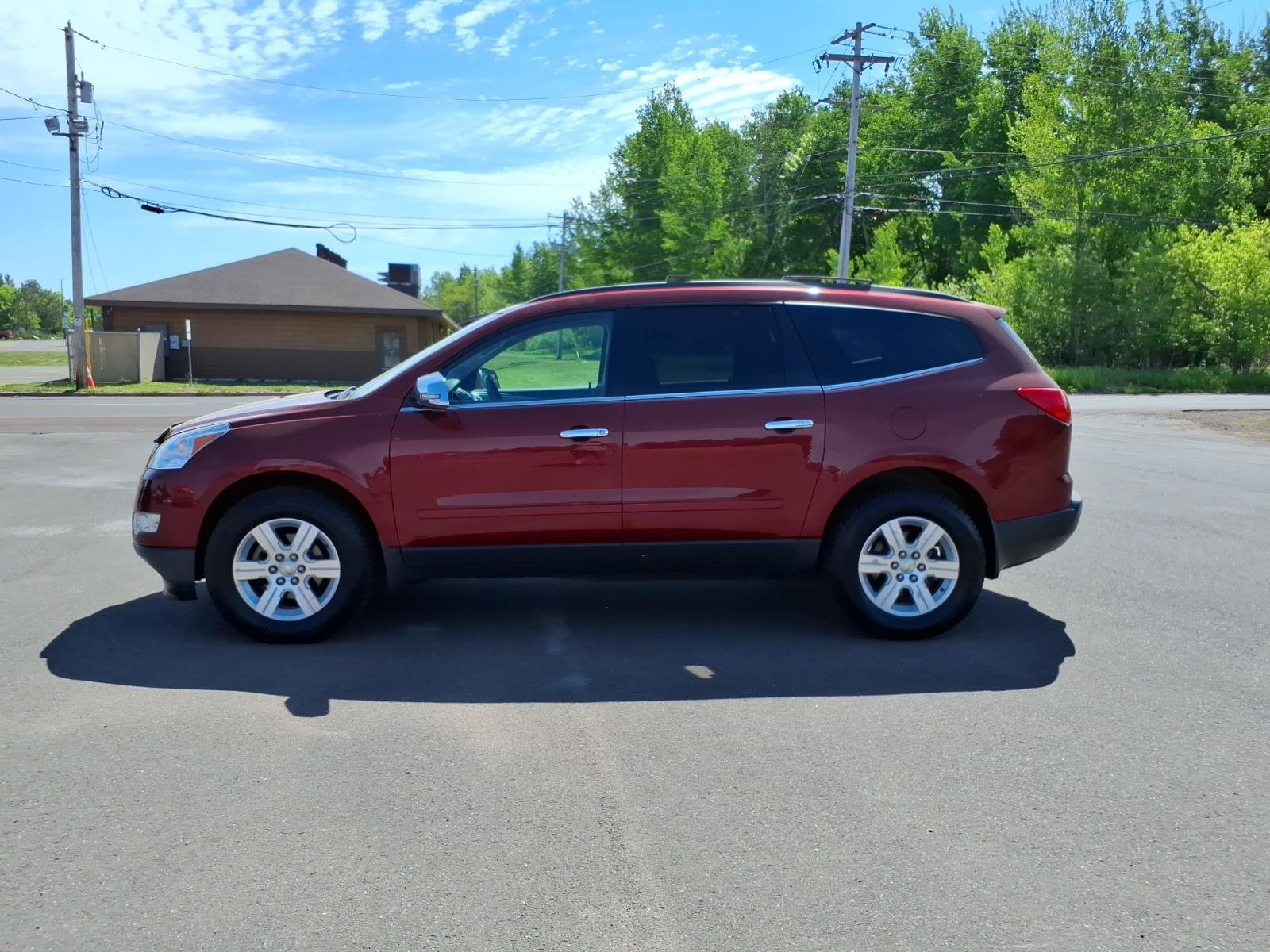 Used 2011 Chevrolet Traverse LT w/ Personal Connectivity Package FWD image 2