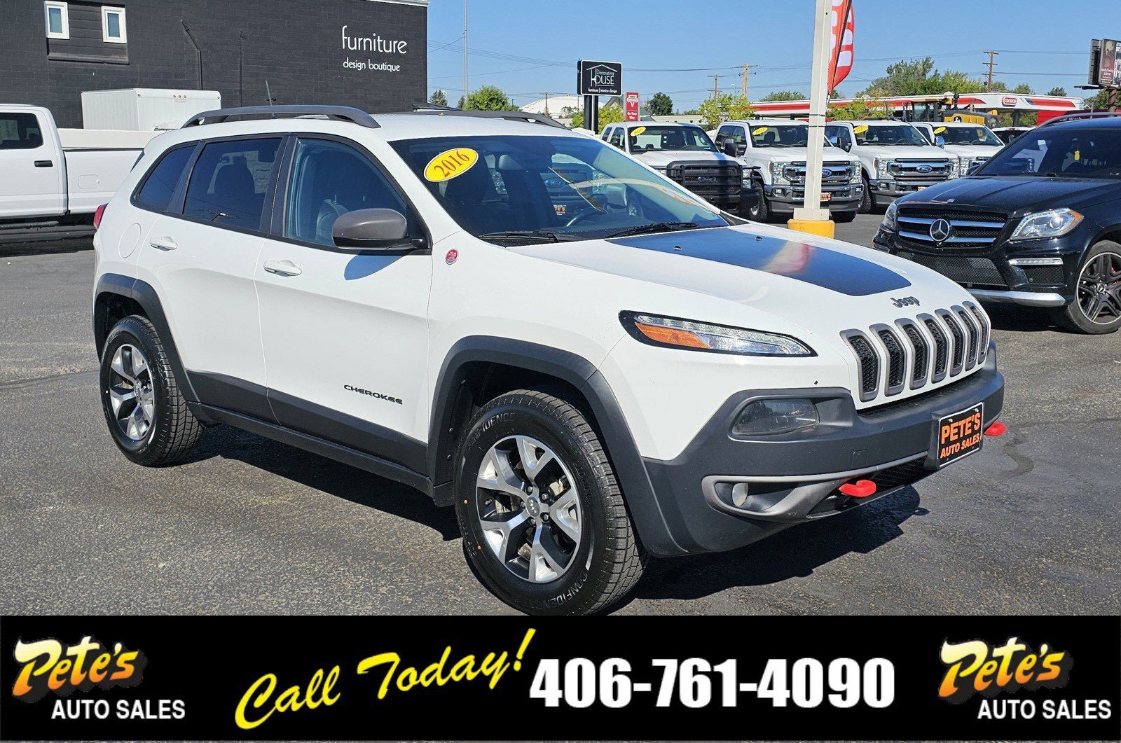 Used 2016 Jeep Cherokee Trailhawk image 6