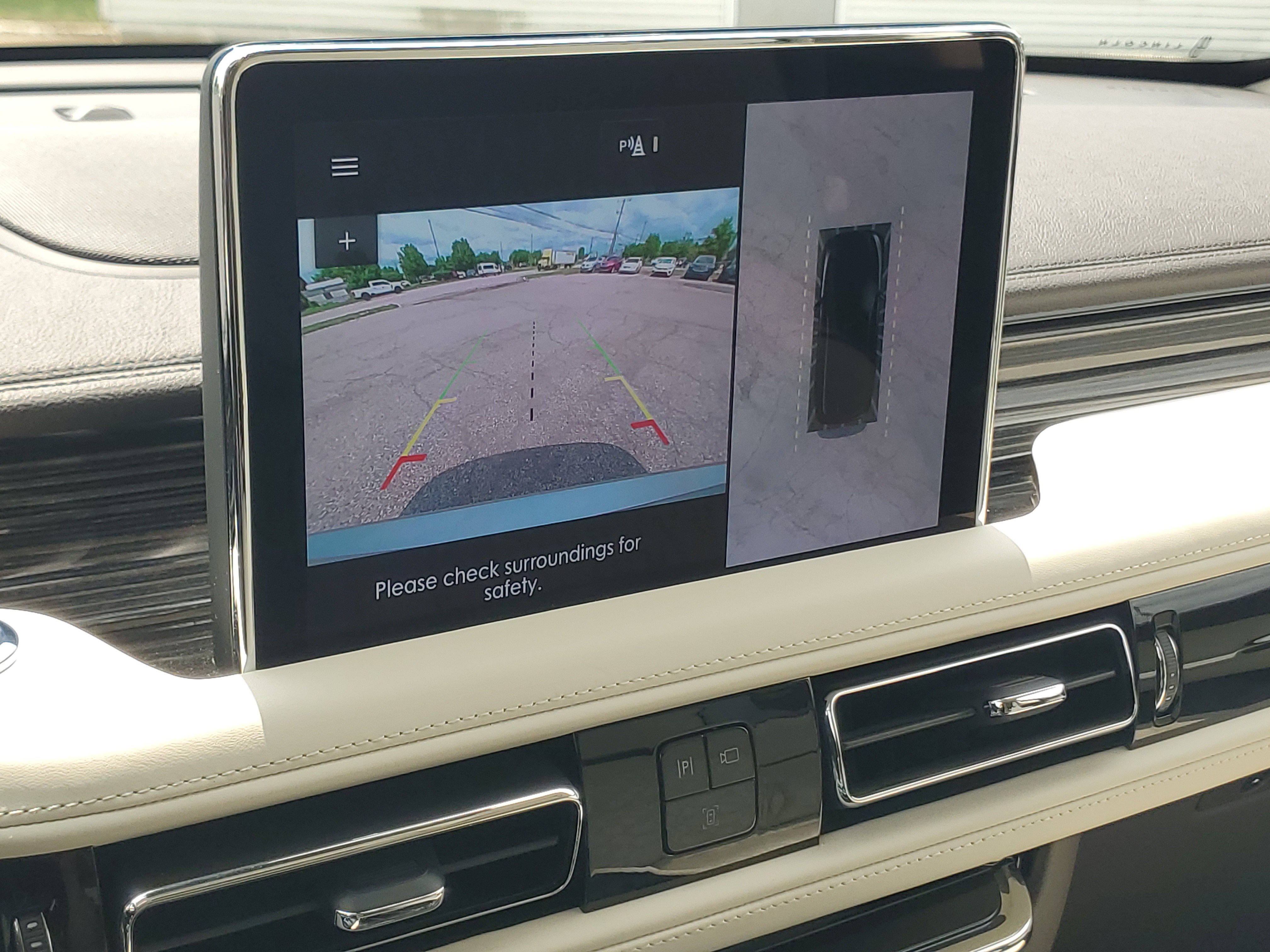 Certified 2024 Lincoln Aviator Black Label w/ Class IV Trailer Tow Package AWD/4WD image 17