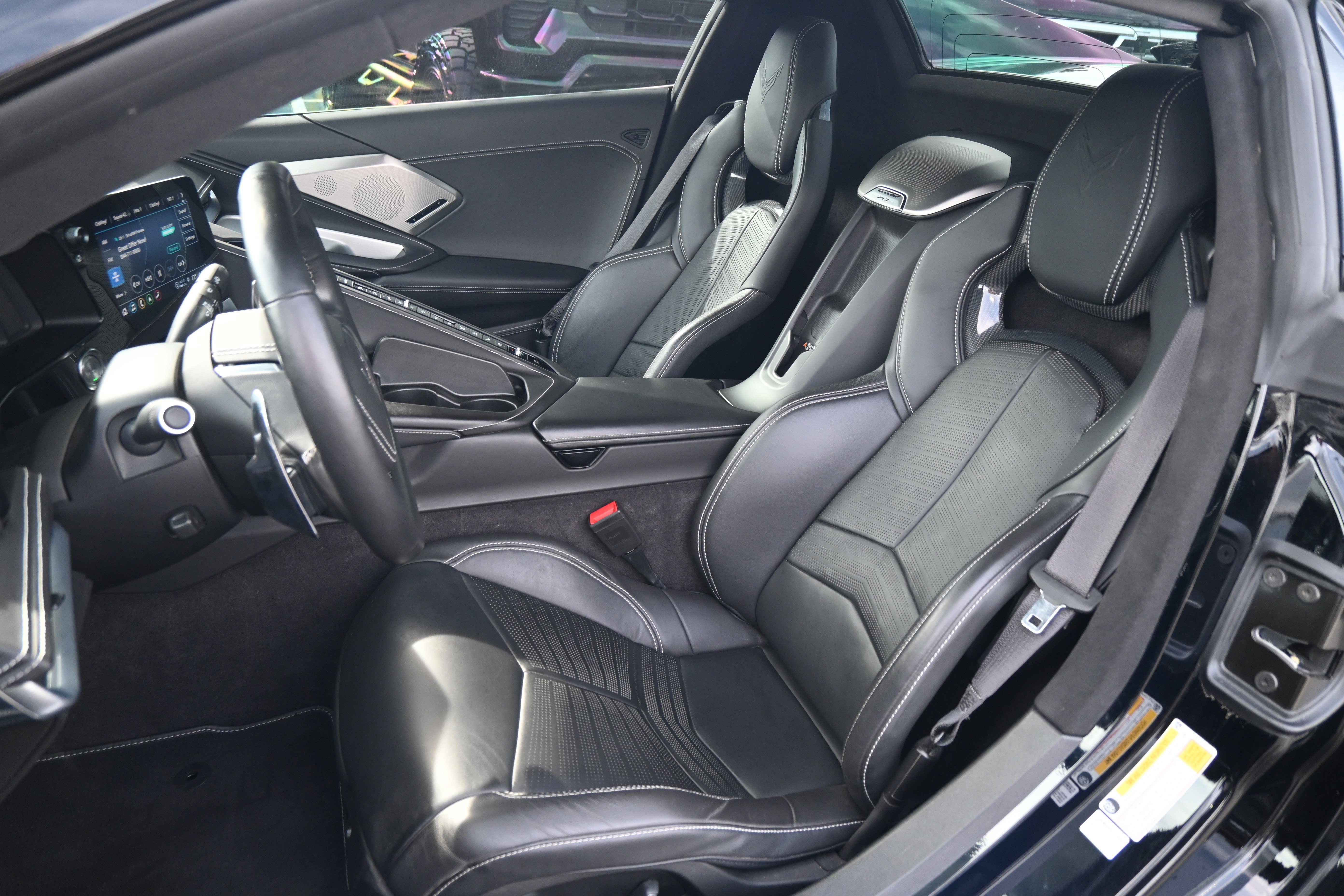 Used 2023 Chevrolet Corvette Stingray Premium Conv w/ Z51 Performance Package image 6