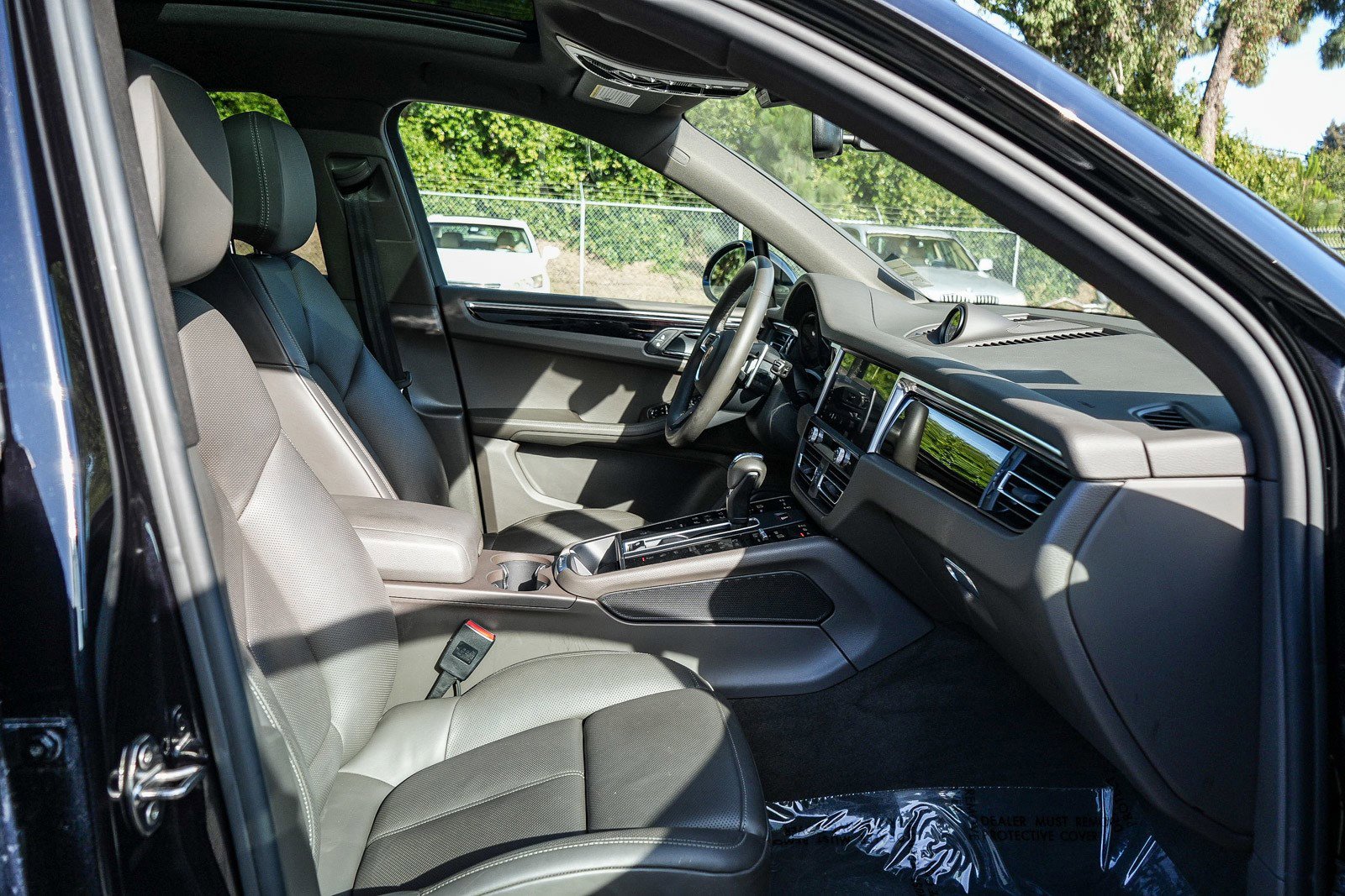 Used 2022 Porsche Macan S AWD/4WD image 16