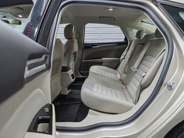 Used 2017 Ford Fusion SE FWD image 15