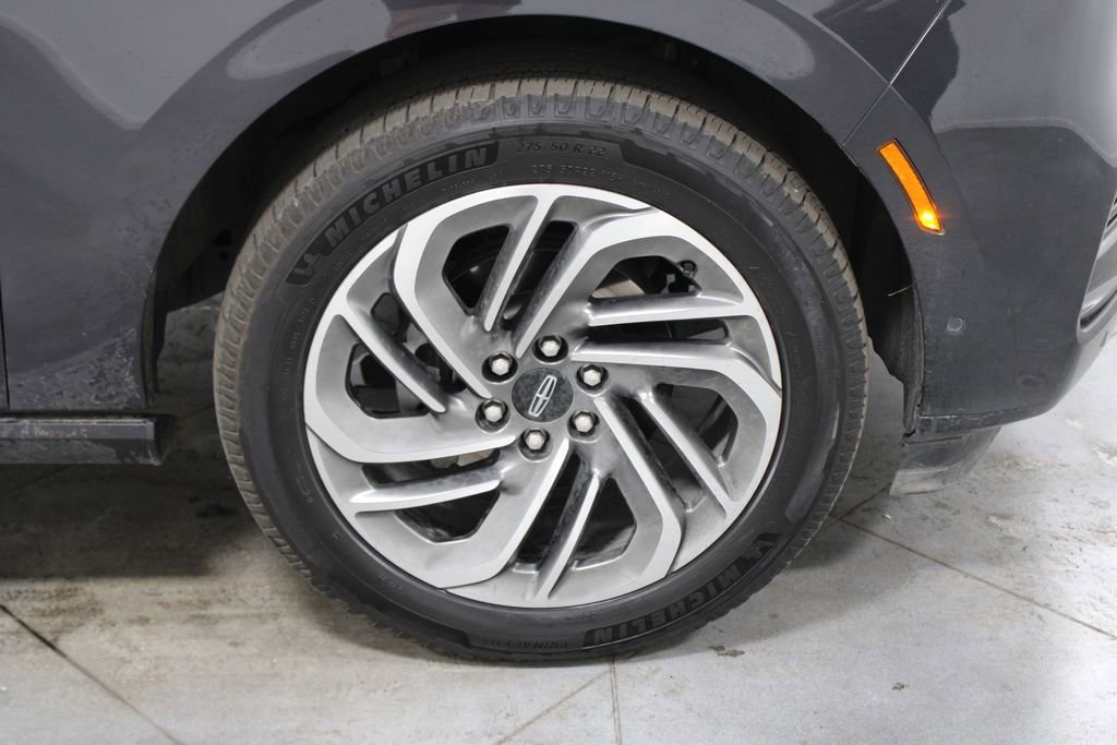 Used 2025 Lincoln Navigator Reserve image 12