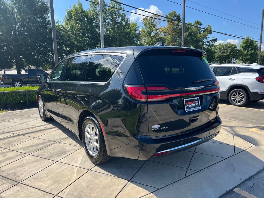 Used 2023 Chrysler Pacifica Touring-L FWD image 15