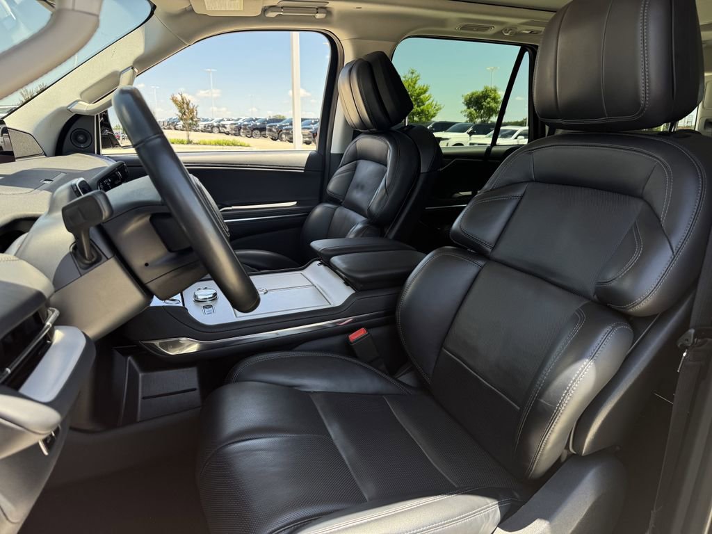 Used 2025 Lincoln Navigator Reserve AWD/4WD image 23
