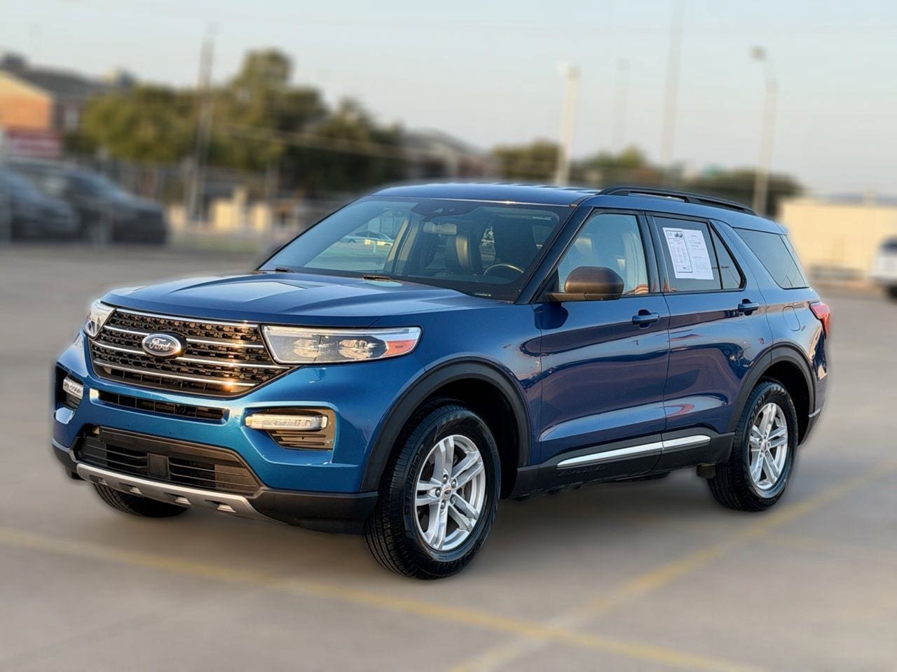 Used 2020 Ford Explorer XLT w/ Equipment Group 202A AWD/4WD image 3
