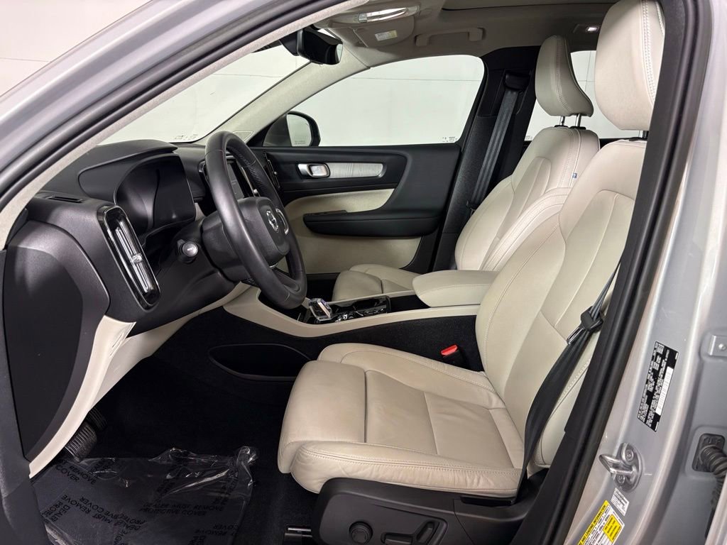 Used 2023 Volvo XC40 B5 Plus w/ Protection Package AWD/4WD image 16