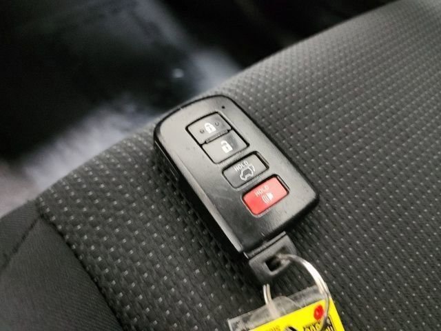 Used 2017 Toyota RAV4 XLE image 33