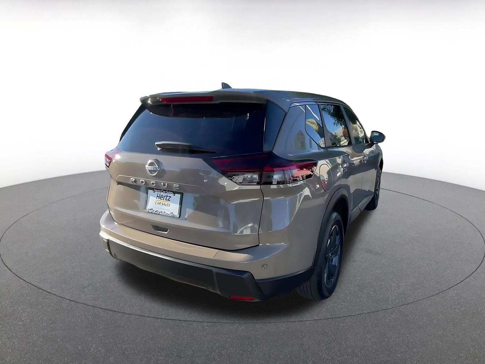 Used 2025 Nissan Rogue SV image 14