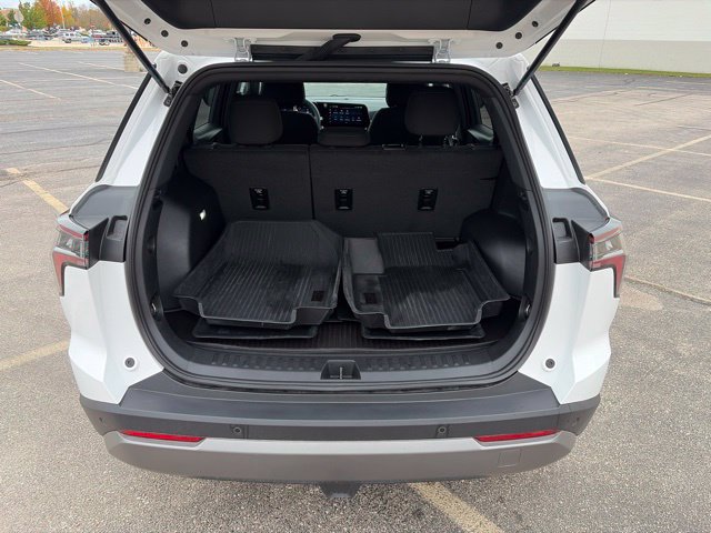 Used 2026 Chevrolet Equinox LT w/ LPO, Floor Liner Package FWD image 16