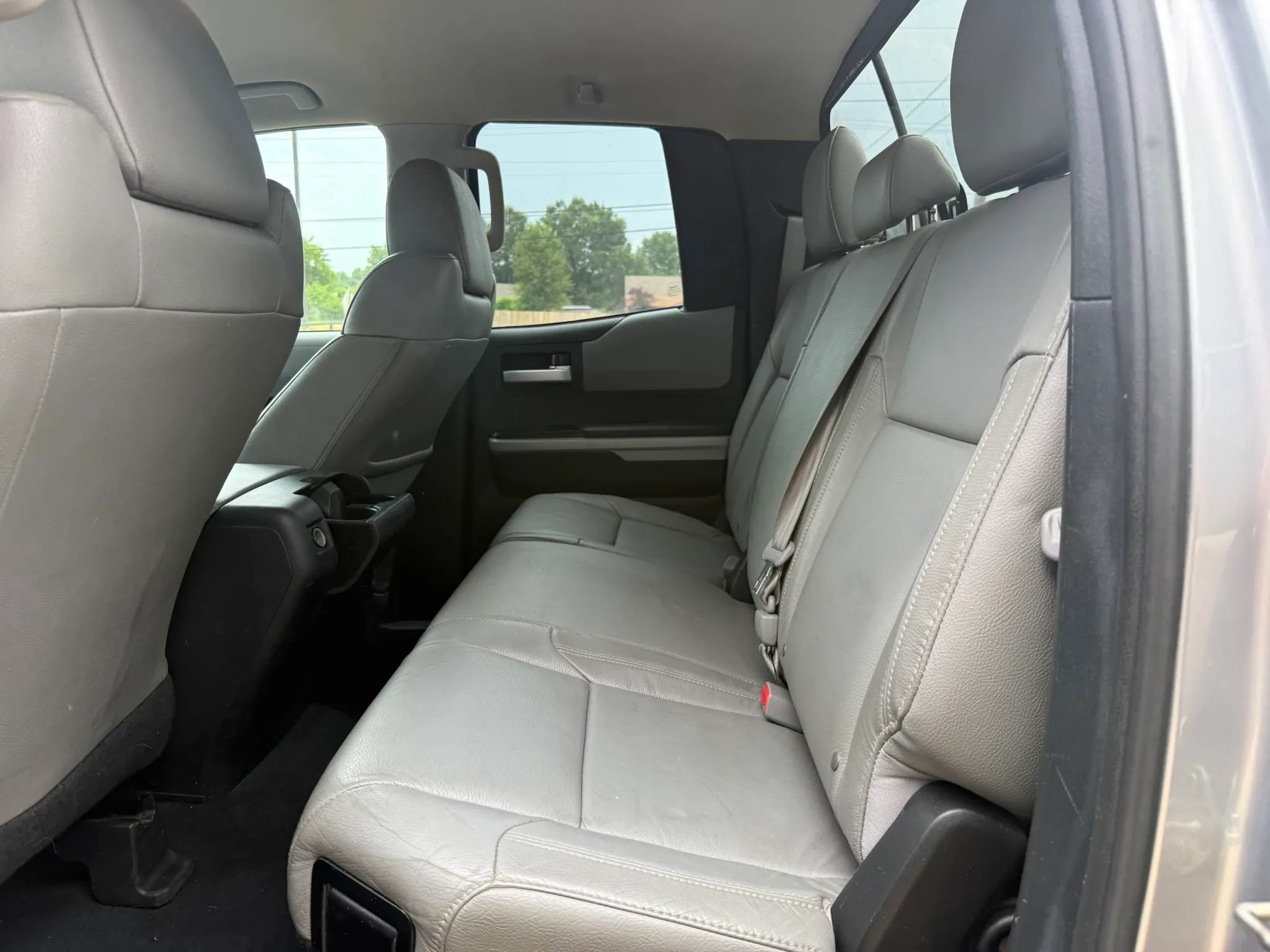 Used 2017 Toyota Tundra Limited w/ Limited Premium Package AWD/4WD image 17