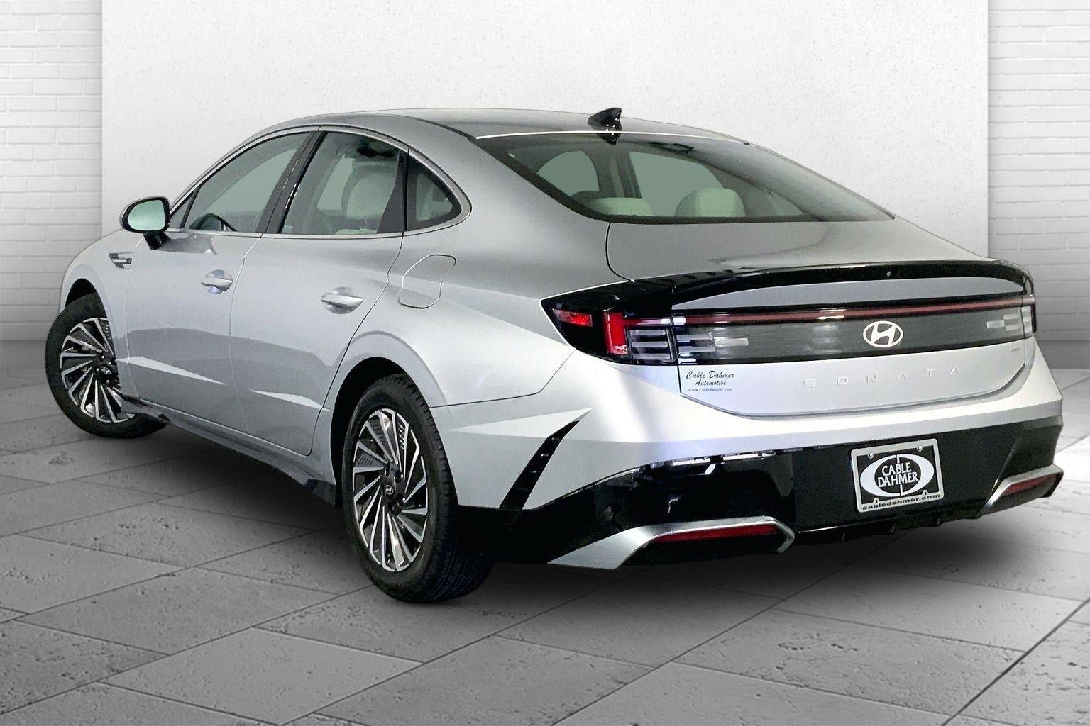 Used 2025 Hyundai Sonata SEL FWD image 11
