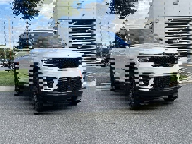 Used 2023 Jeep Grand Cherokee Altitude