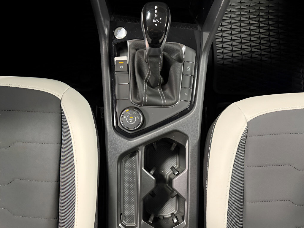 Used 2025 Volkswagen Taos SE image 25