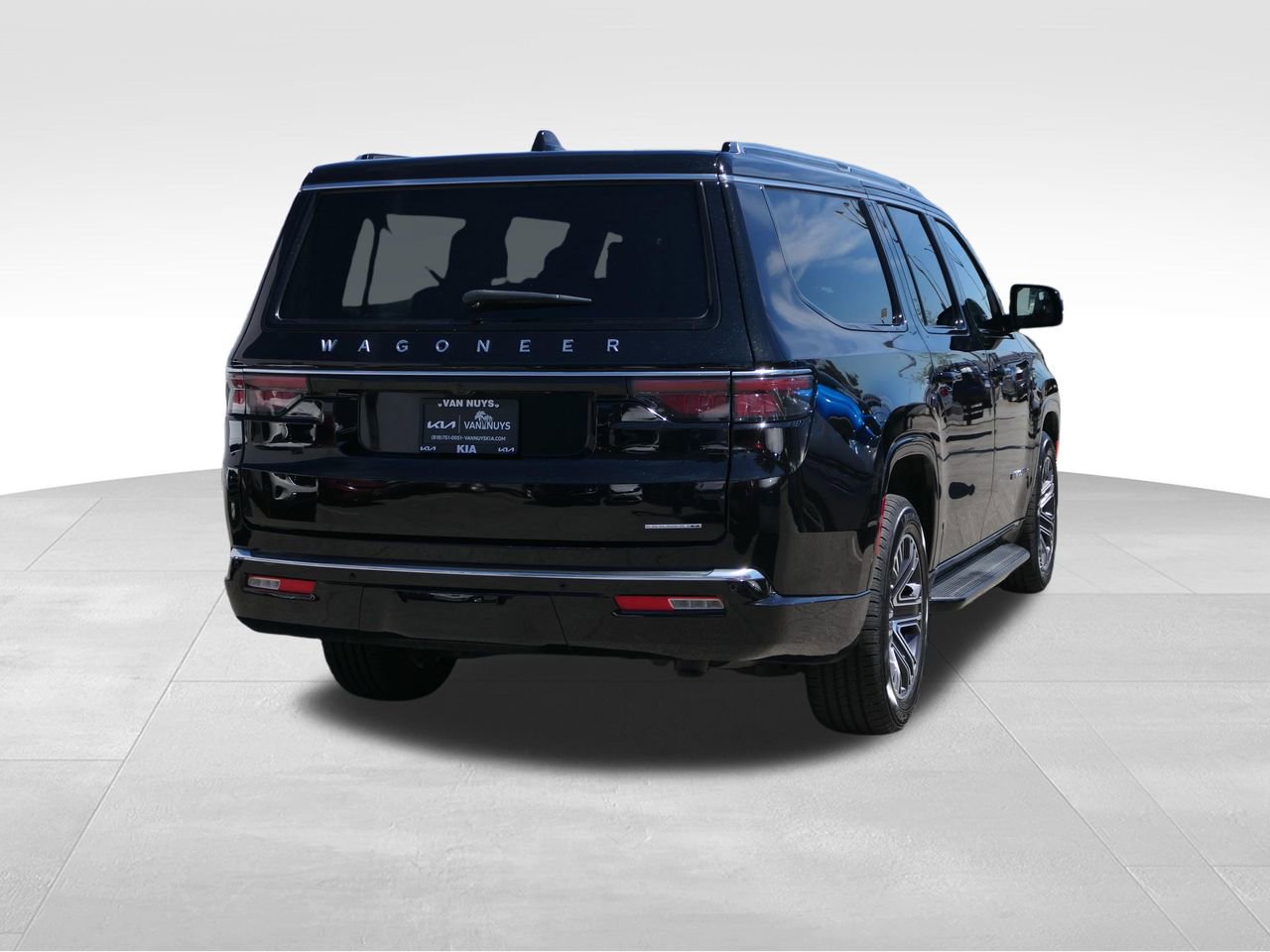 Used 2024 Jeep Wagoneer L Series II image 3