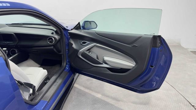 Used 2019 Chevrolet Camaro LT RWD image 9