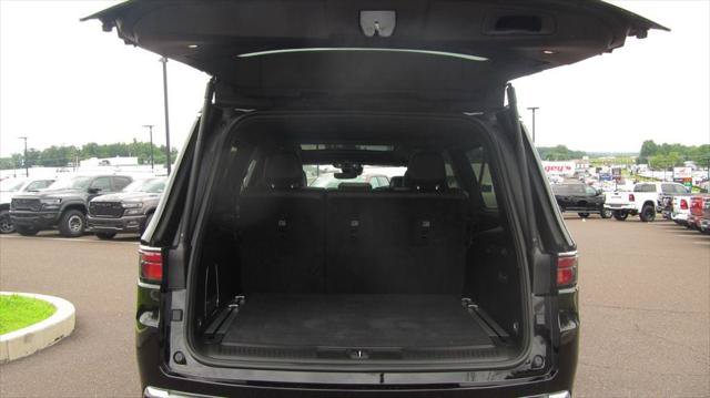 Certified 2025 Jeep Wagoneer L Series III w/ Premium Group I AWD/4WD image 21