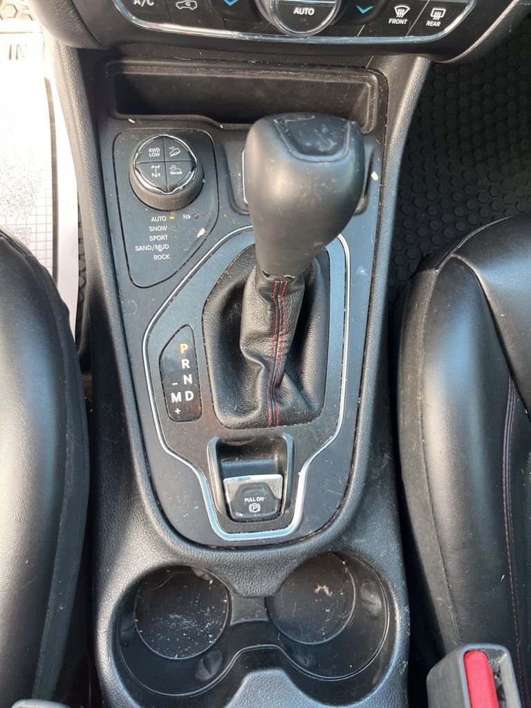 Used 2019 Jeep Cherokee Trailhawk w/ Cold Weather Group image 20