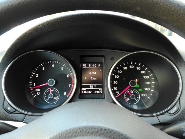 Used 2012 Volkswagen Golf 4-Door FWD image 34