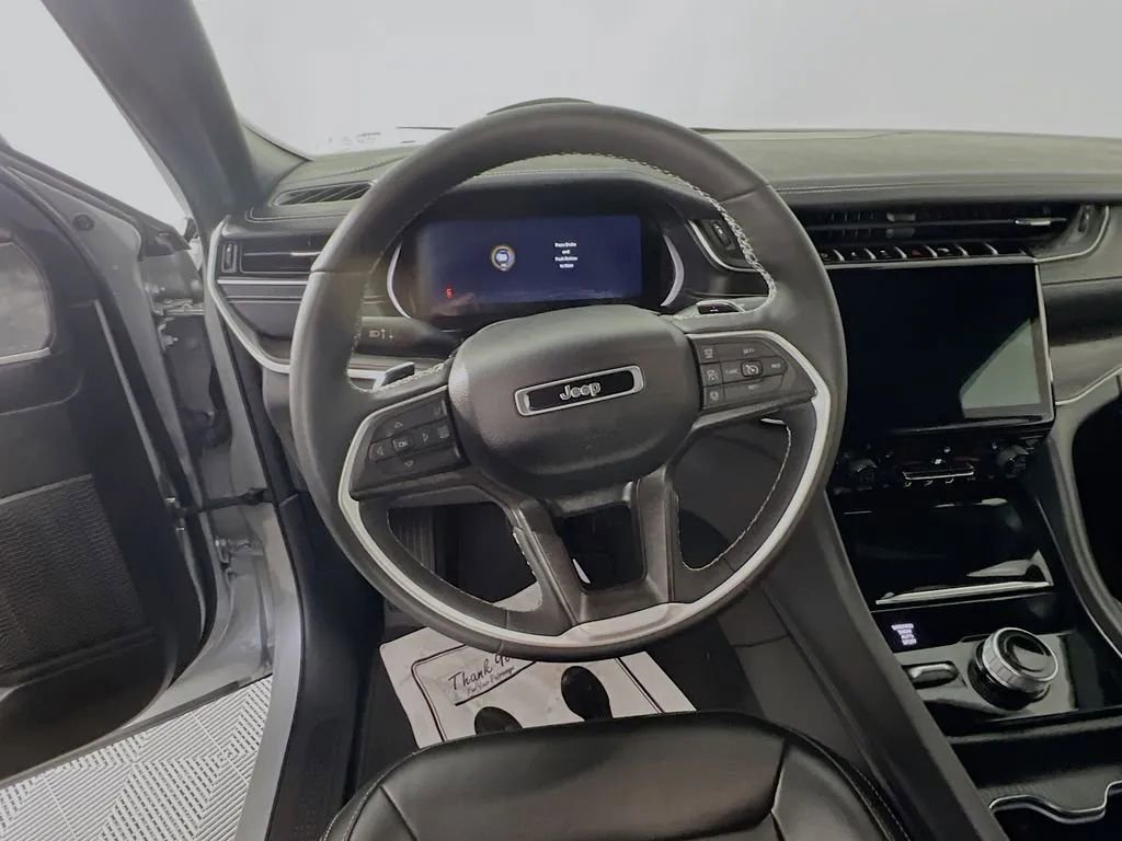 Used 2024 Jeep Grand Cherokee Limited w/ Black Appearance Package AWD/4WD image 12