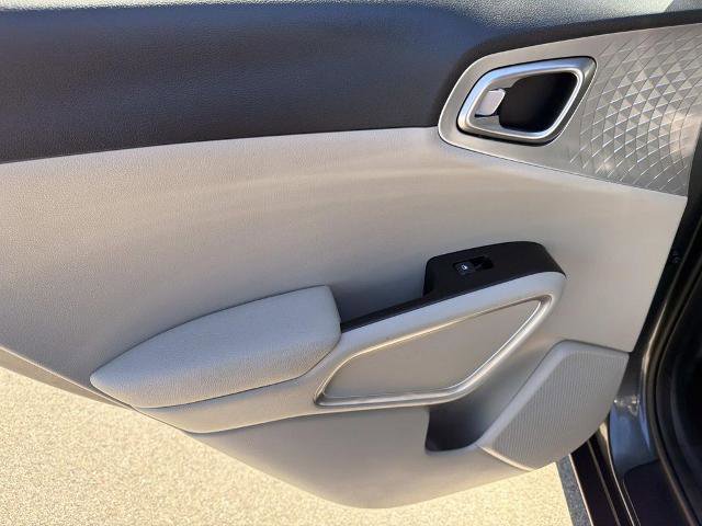 Used 2025 Kia Soul LX image 12