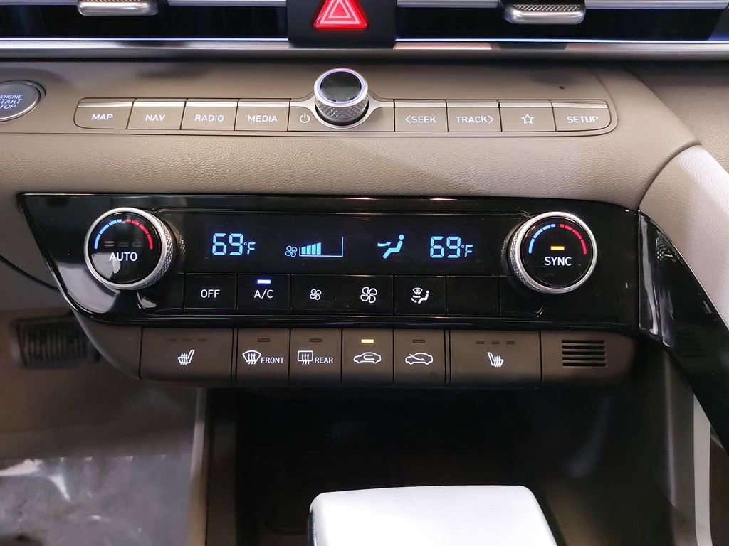 Certified 2025 Hyundai Elantra SEL image 25