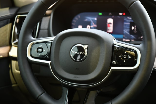 New 2026 Volvo XC90 B6 Plus w/ Protection Package Premier AWD/4WD image 21